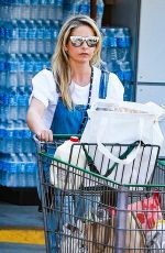 SARAH MICHELLE GELLAR Shopping at Bristol Farms in Santa Monica 11/10/2018