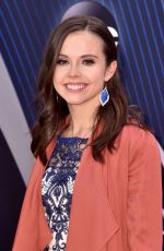 SIERRA HULL at 2018 CMA Awards in Nashville 11/14/2018