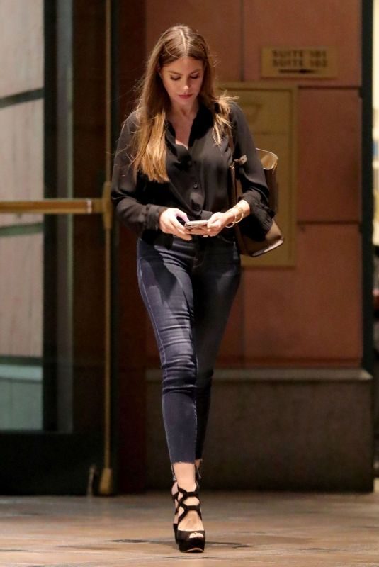 SOFIA VERGARA Leaves a Medical Building in Beverly Hills 11/28/2018