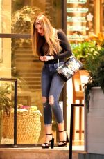 SOFIA VERGARA Leaves Avra Beverly Hills Estiatorio 11/21/2018