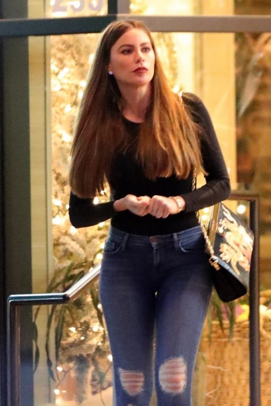 SOFIA VERGARA Leaves Avra Beverly Hills Estiatorio 11/21/2018