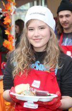 TAYLOR SPREITLER at Los Angeles Mission Thanksgiving Event 11/21/2018