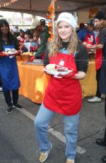 TAYLOR SPREITLER at Los Angeles Mission Thanksgiving Event 11/21/2018