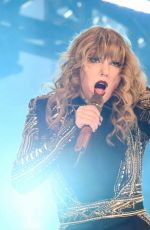 TAYLOR SWIFT Performs at Tokyo Dome 11/20/2018
