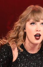 TAYLOR SWIFT Performs at Tokyo Dome 11/20/2018