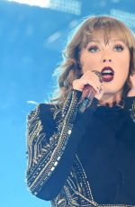 TAYLOR SWIFT Performs at Tokyo Dome 11/20/2018
