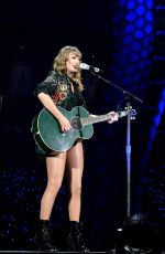 TAYLOR SWIFT Performs at Tokyo Dome 11/20/2018