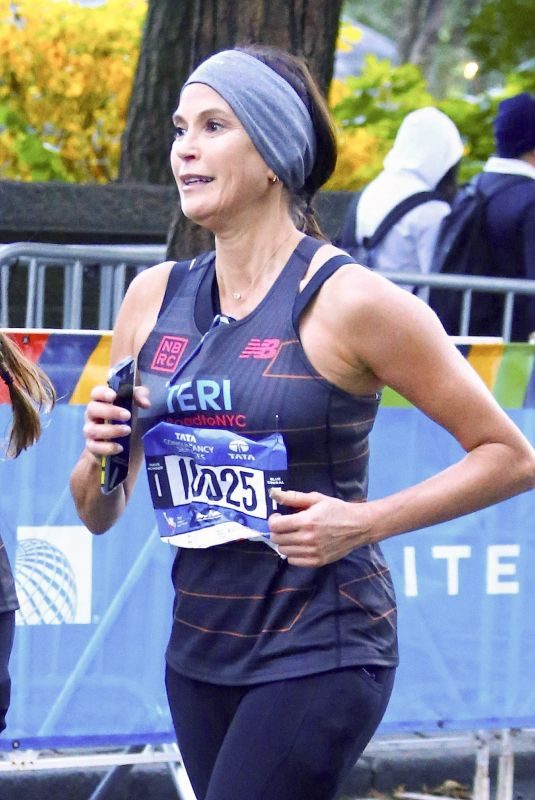 TERI HATCHER at 2018 New York City Marathon 11/04/2018