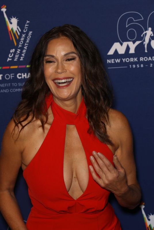 TERI HATCHER at New York Road Runners Night of Champions 11/02/2018
