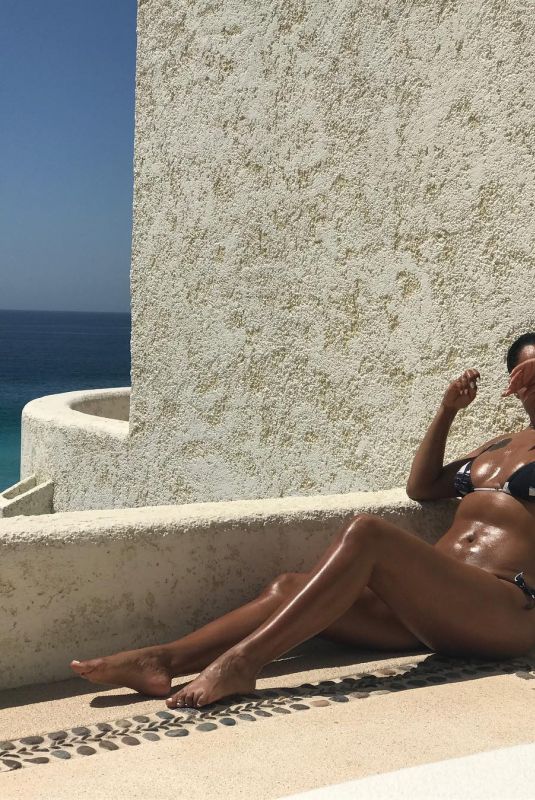 TRACEE ELLIS ROSS in Bkini 11/25/2018 Instagram Picture