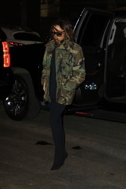 VICTORIA BECKHAM Arrives at Her Hotel in New York 11/29/2018