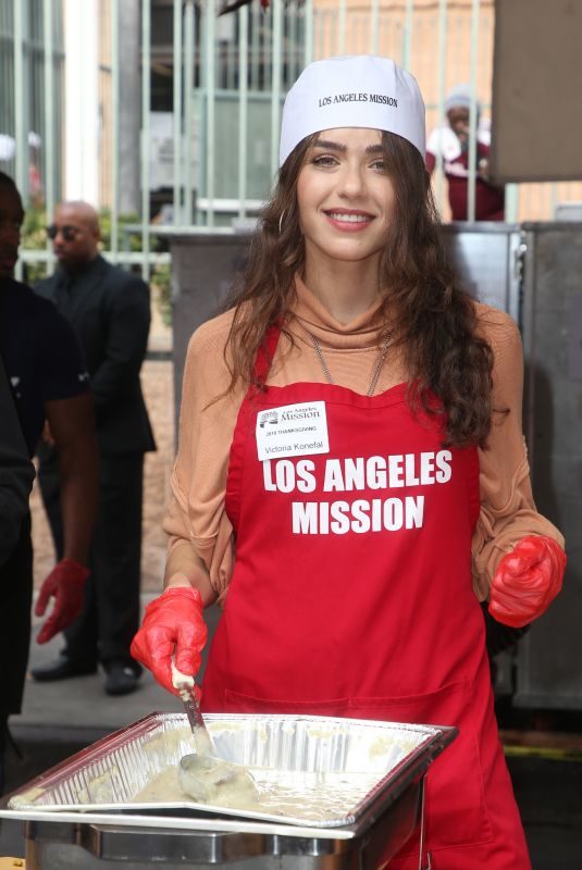 VICTORIA KONEFAL at Los Angeles Mission Thanksgiving Event 11/21/2018