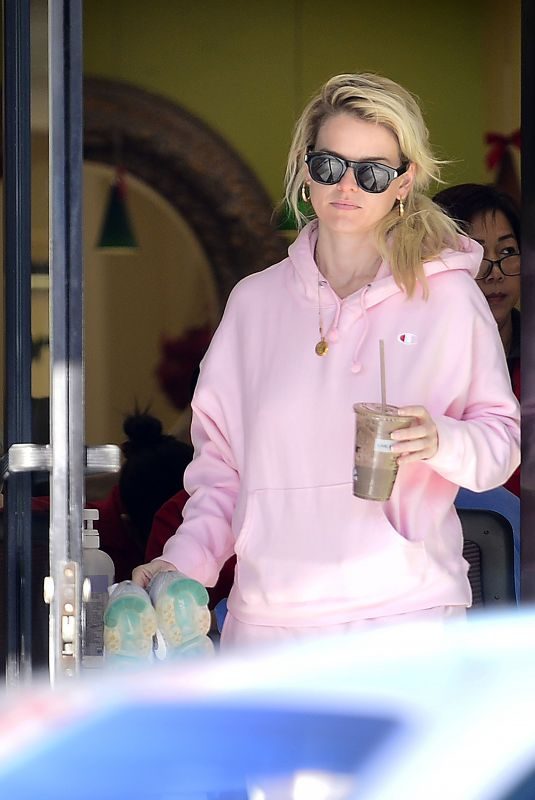 ALICE EVE Leaves a Nail Salon in Los Angeles 12/21/2018