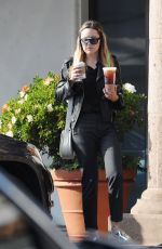 AMANDA BYNES Leaves Starbucks in Los Angeles 11/29/2018