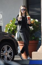 AMANDA BYNES Leaves Starbucks in Los Angeles 11/29/2018