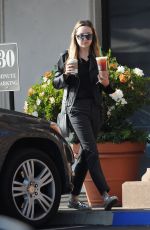 AMANDA BYNES Leaves Starbucks in Los Angeles 11/29/2018