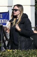 AMANDA BYNES Leaves Starbucks in Los Angeles 12/08/2018