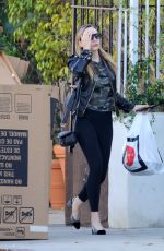 AMANDA BYNES Out ad About in Los Angeles 12/21/2018