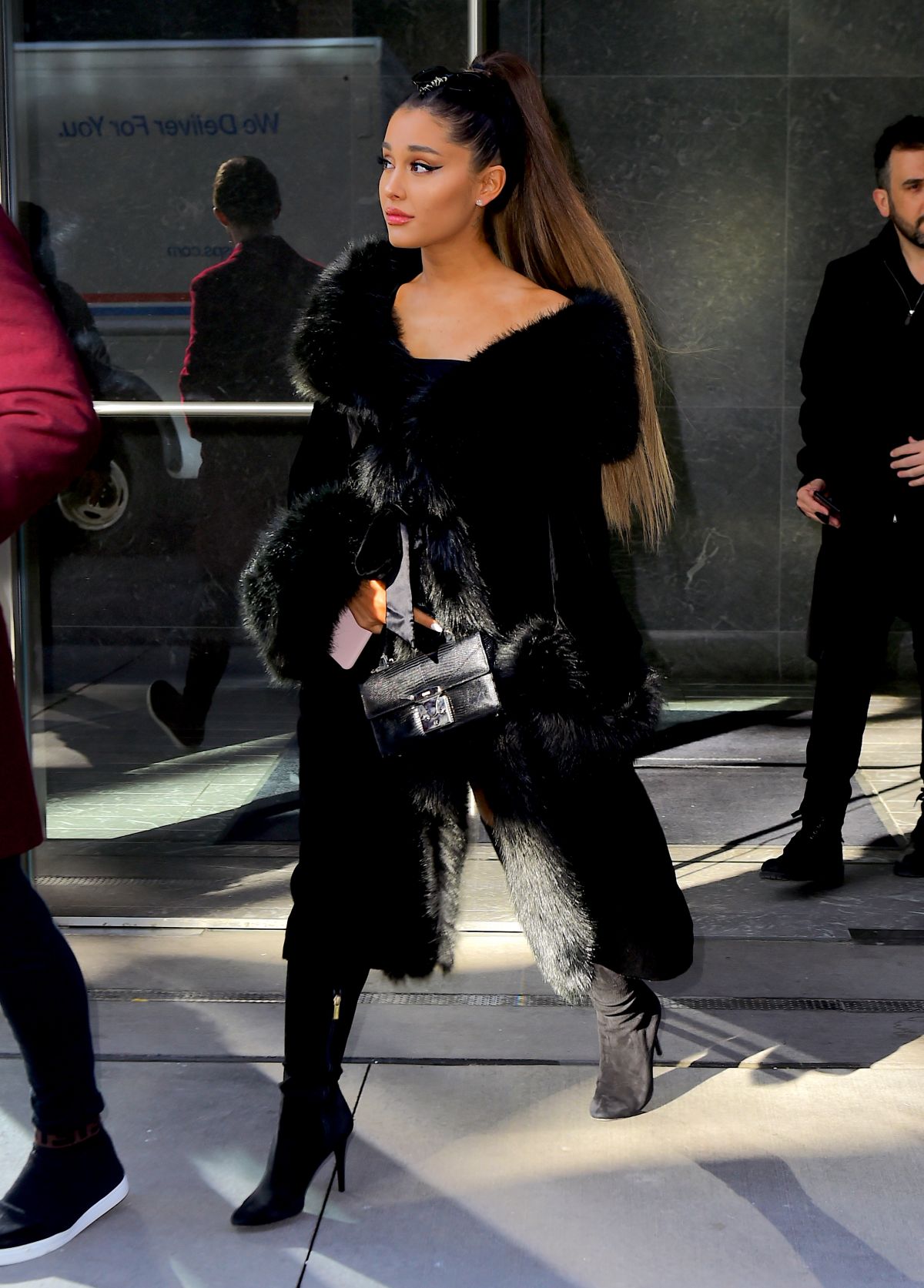 ARIANA GRANDE Out and About in New York 12/18/2018 – HawtCelebs