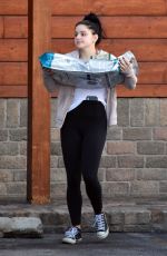 ARIEL WINTER Buying Dog Food Out in Sherman Oaks 11/30/2018