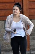 ARIEL WINTER Buying Dog Food Out in Sherman Oaks 11/30/2018