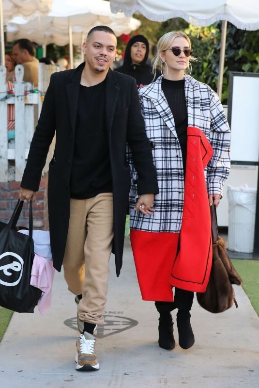 ASHLEE SIMPSON and Evan Ross Out for Lunch in West Hollywood 12/29/2018