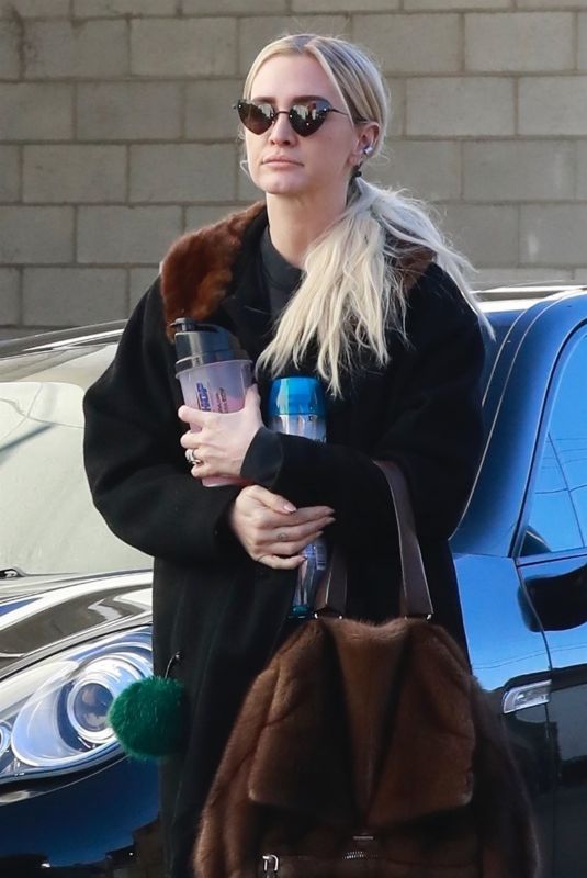 ASHLEE SIMPSON Heading to a Gym in Studio City 12/28/2018