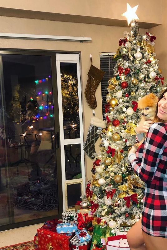 CHANEL WEST COAST – Christmas Instagram Pictures