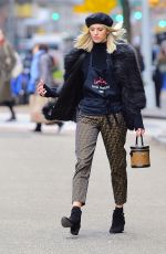 DEVON WINDSOR Sells Cookies for Kids with Cancer in New York 12/14/2018