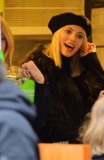 DEVON WINDSOR Sells Cookies for Kids with Cancer in New York 12/14/2018