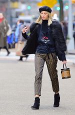 DEVON WINDSOR Sells Cookies for Kids with Cancer in New York 12/14/2018