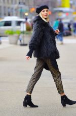DEVON WINDSOR Sells Cookies for Kids with Cancer in New York 12/14/2018