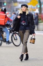 DEVON WINDSOR Sells Cookies for Kids with Cancer in New York 12/14/2018