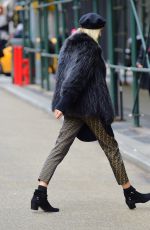 DEVON WINDSOR Sells Cookies for Kids with Cancer in New York 12/14/2018