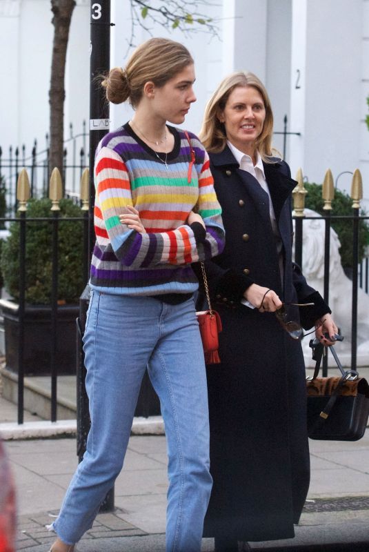 DONNA AIR Out Shopping in London 12/24/2018