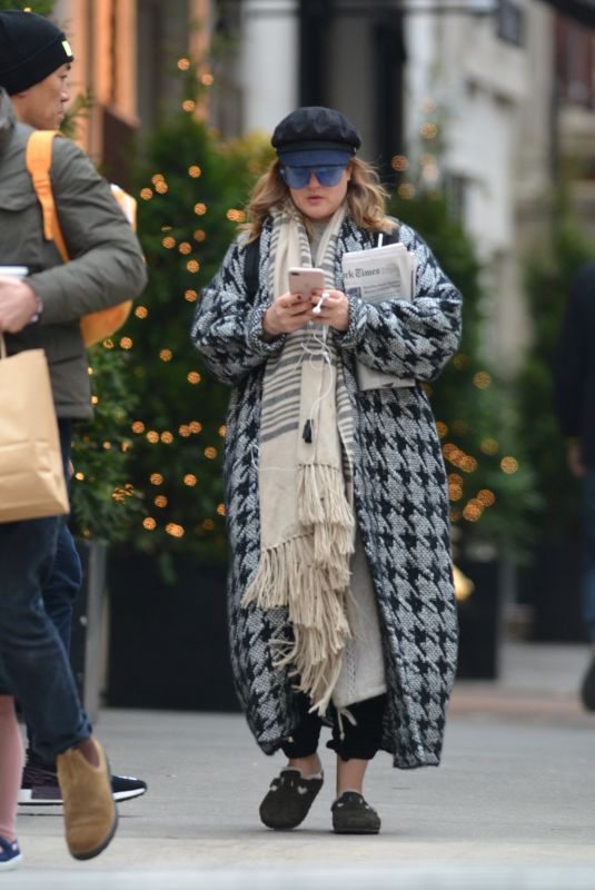 DREW BARRYMORE Leaves a Restaurant in New York 12/09/2018