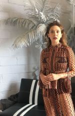 ELIZABETH OLSEN in L