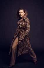 ELIZABETH OLSEN in L