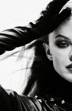 FRIDA GUSTAVSSON in L