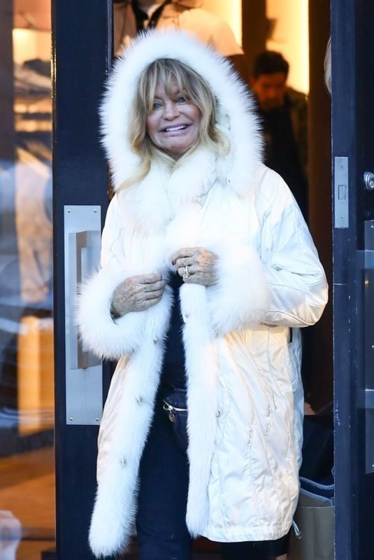 GOLDIE HAWN Out Shopping in Aspen 12/23/2018