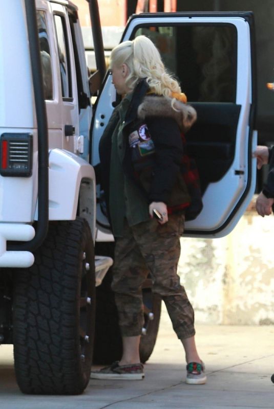 GWEN STEFANI Arrives at a Studio in Los Angeles 12/08/2018