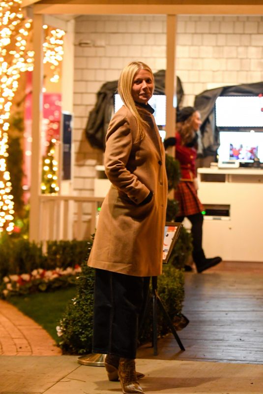 GWYNETH PALTROW Night Out in Pacific Palisades 12/06/2018