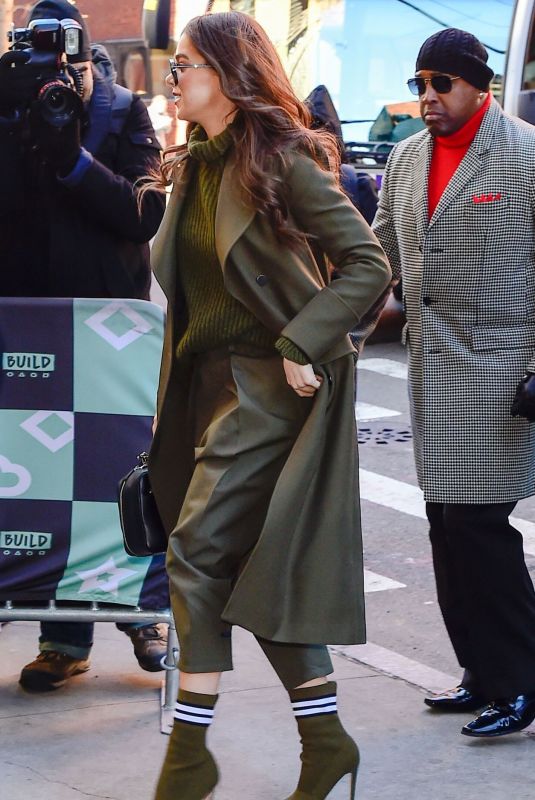 HAILEE STEINFELD Arrives at Build Series in New York 12/18/2018