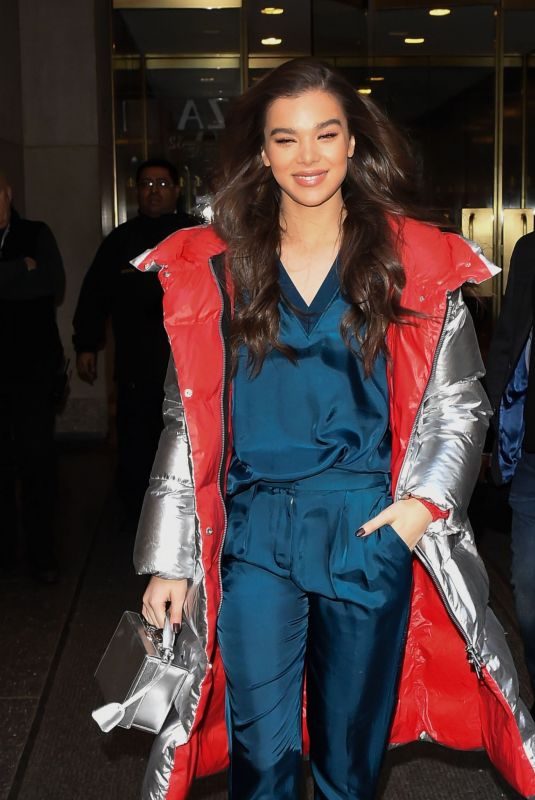 HAILEE STEINFELD Leaves Her Hotel in New York 12/18/2018