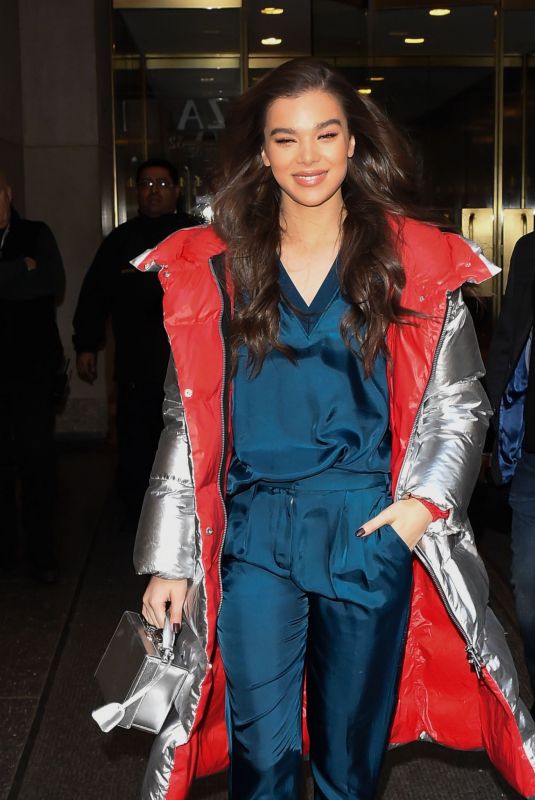 HAILEE STEINFELD Leaves Her Hotel in New York 12/18/2018