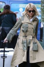 HOLLY WILLOGHBY Heading to Her Home in London 12/13/2018