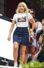 HOLLY WILLOUGHBY Out and About in Sydney 12/12/2018