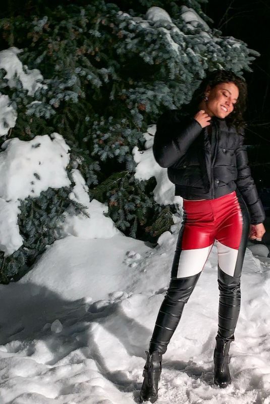 JADE CHYNOWETH – Instagram Pictures, December 2018