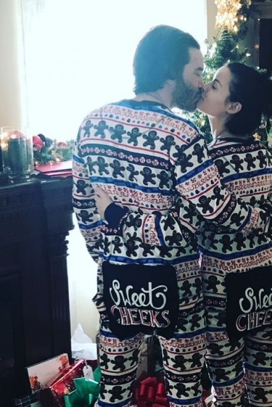 JAIMIE ALEXANDER - Christmas Instagram Picture