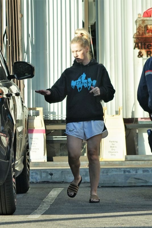 JENNIE GARTH Out and About in Los Feliz 12/27/2018